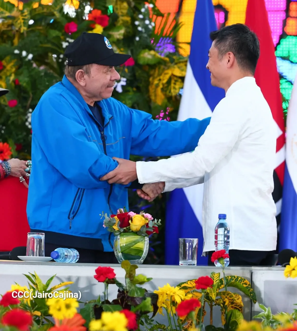 Cooperativas de Nicaragua reciben nuevas unidades de autobuses y microbuses de China