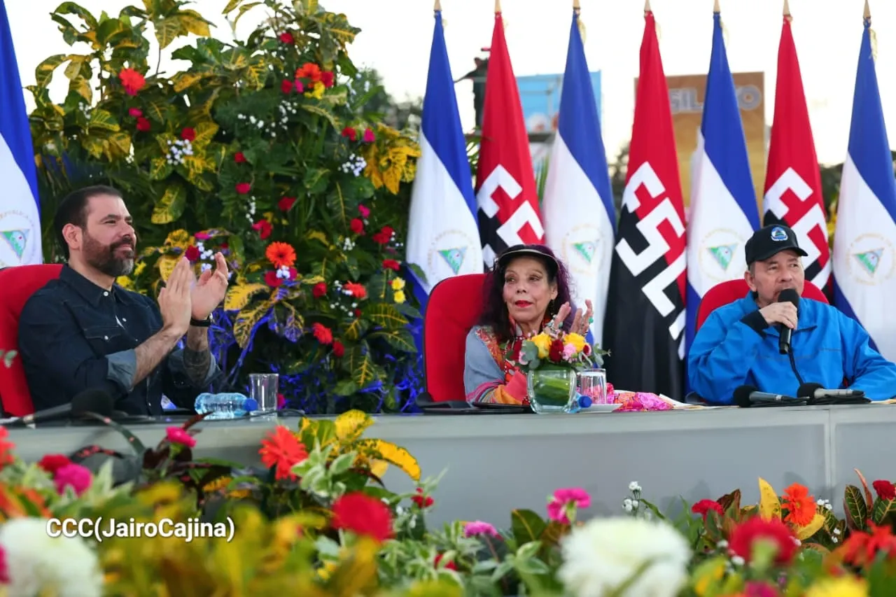 Cooperativas de Nicaragua reciben nuevas unidades de autobuses y microbuses de China