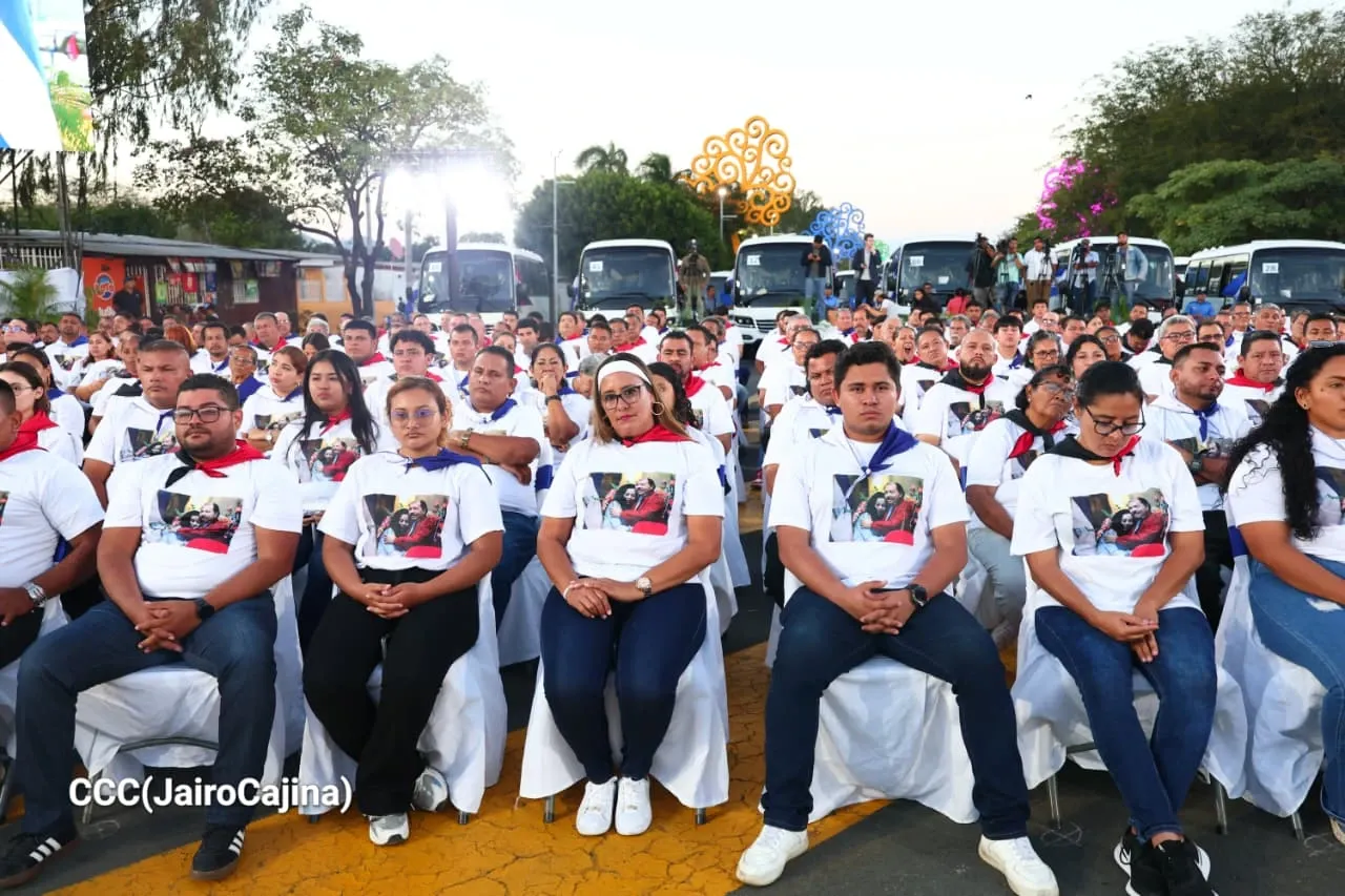 Cooperativas de Nicaragua reciben nuevas unidades de autobuses y microbuses de China