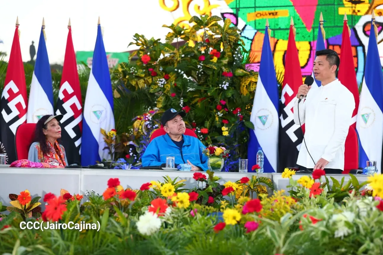 Cooperativas de Nicaragua reciben nuevas unidades de autobuses y microbuses de China