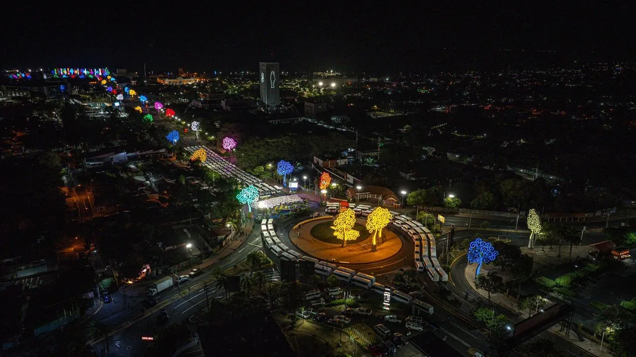 Cooperativas de Nicaragua reciben nuevas unidades de autobuses y microbuses de China