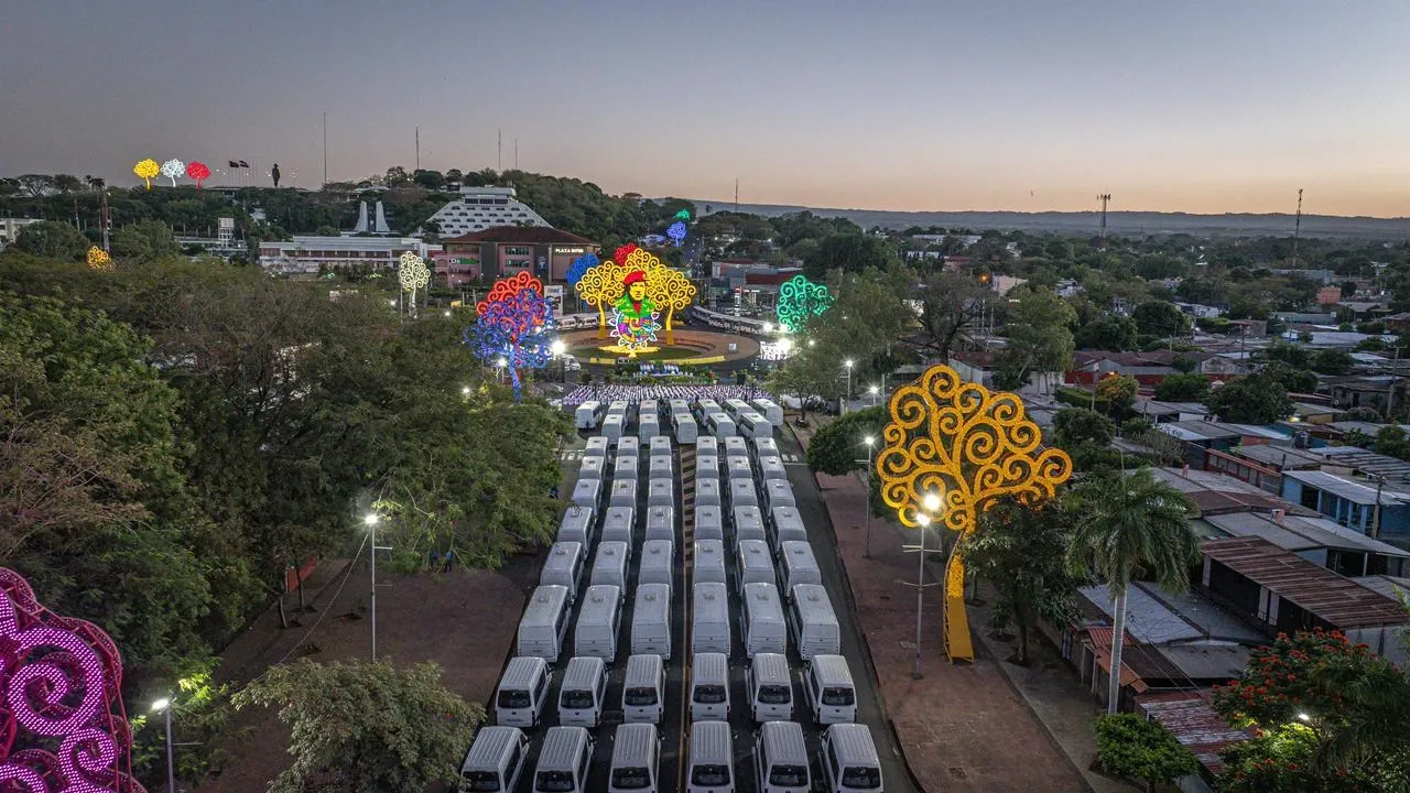 Cooperativas de Nicaragua reciben nuevas unidades de autobuses y microbuses de China