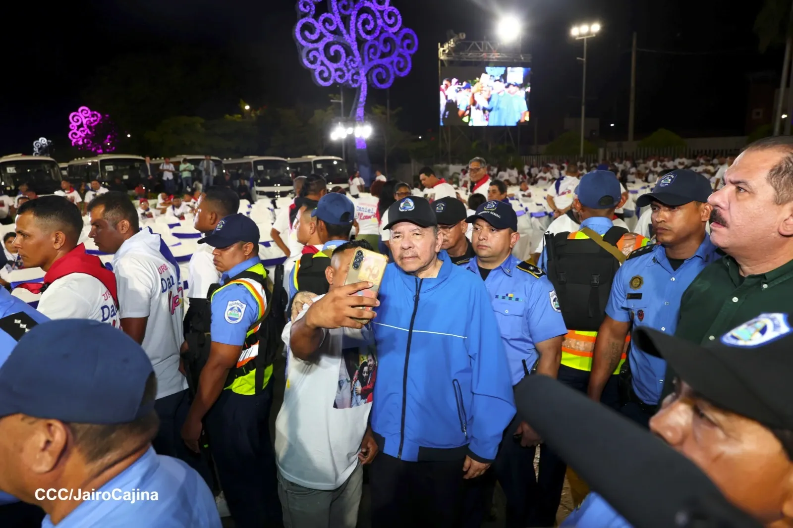 Cooperativas de Nicaragua reciben nuevas unidades de autobuses y microbuses de China