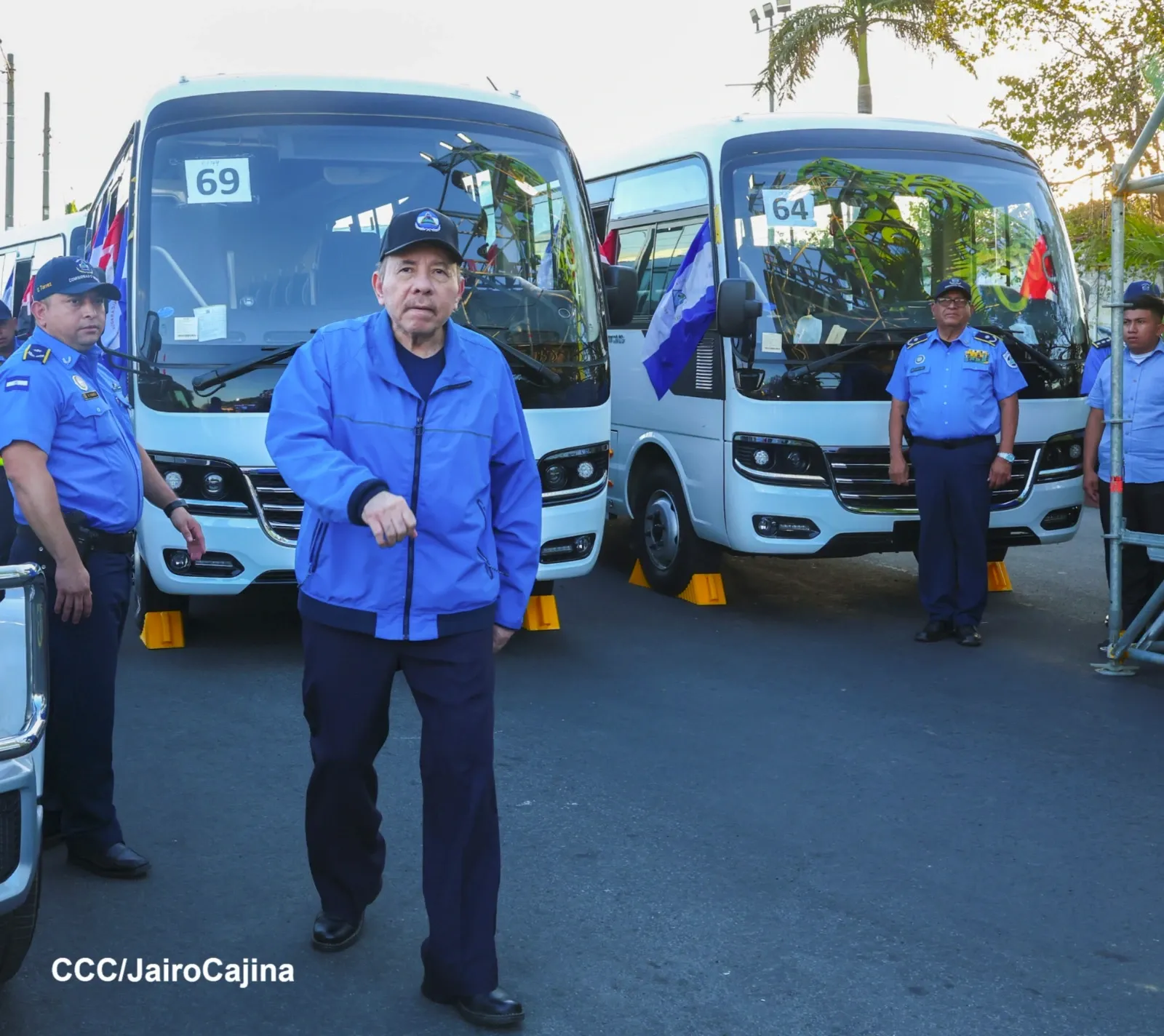 Cooperativas de Nicaragua reciben nuevas unidades de autobuses y microbuses de China