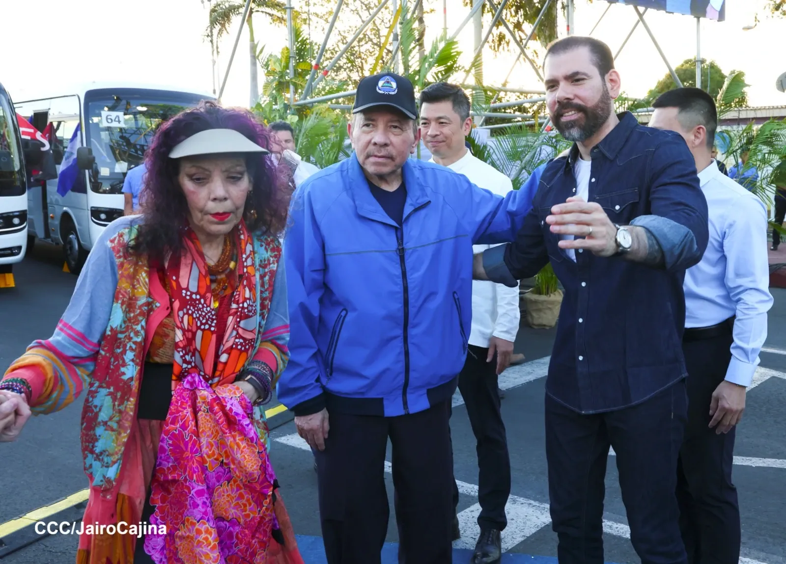 Cooperativas de Nicaragua reciben nuevas unidades de autobuses y microbuses de China