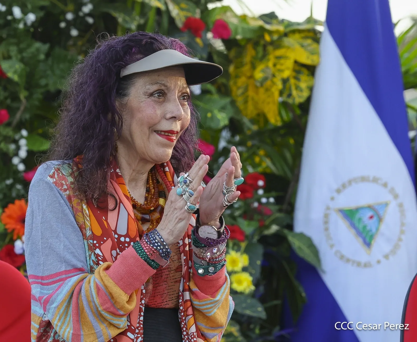 Cooperativas de Nicaragua reciben nuevas unidades de autobuses y microbuses de China