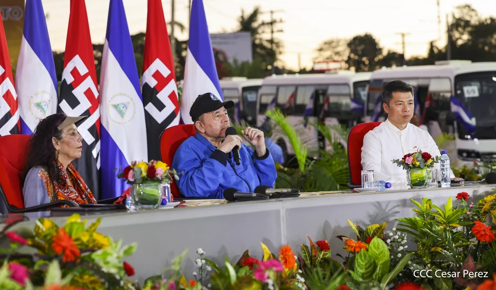 Cooperativas de Nicaragua reciben nuevas unidades de autobuses y microbuses de China