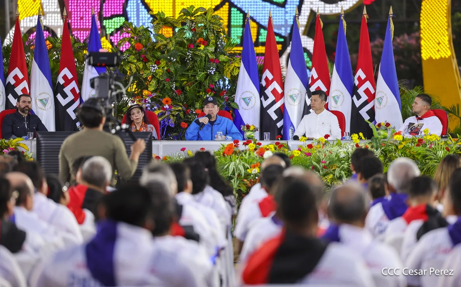 Cooperativas de Nicaragua reciben nuevas unidades de autobuses y microbuses de China