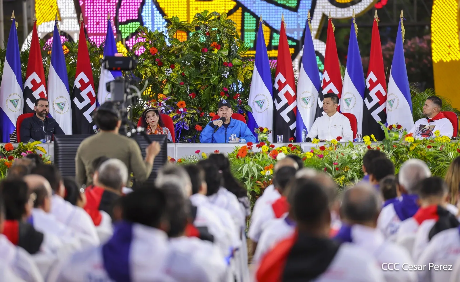 Cooperativas de Nicaragua reciben nuevas unidades de autobuses y microbuses de China