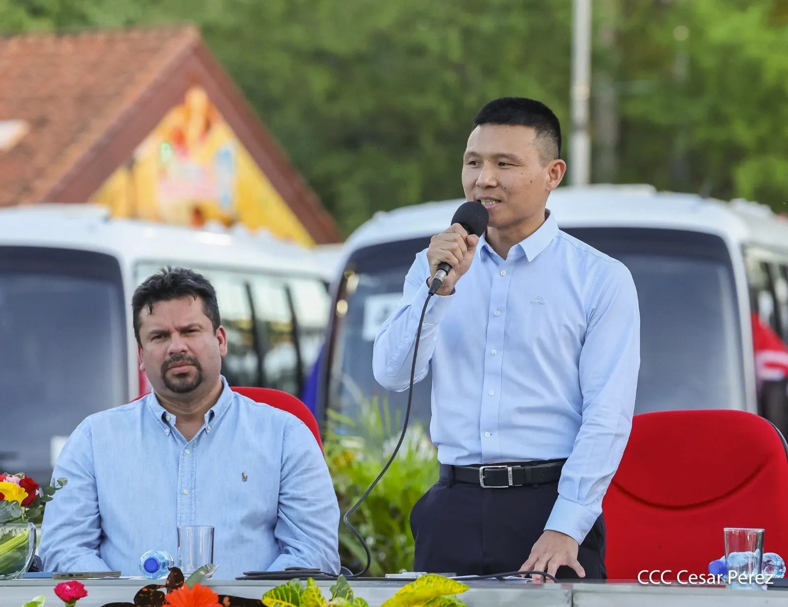 Cooperativas de Nicaragua reciben nuevas unidades de autobuses y microbuses de China