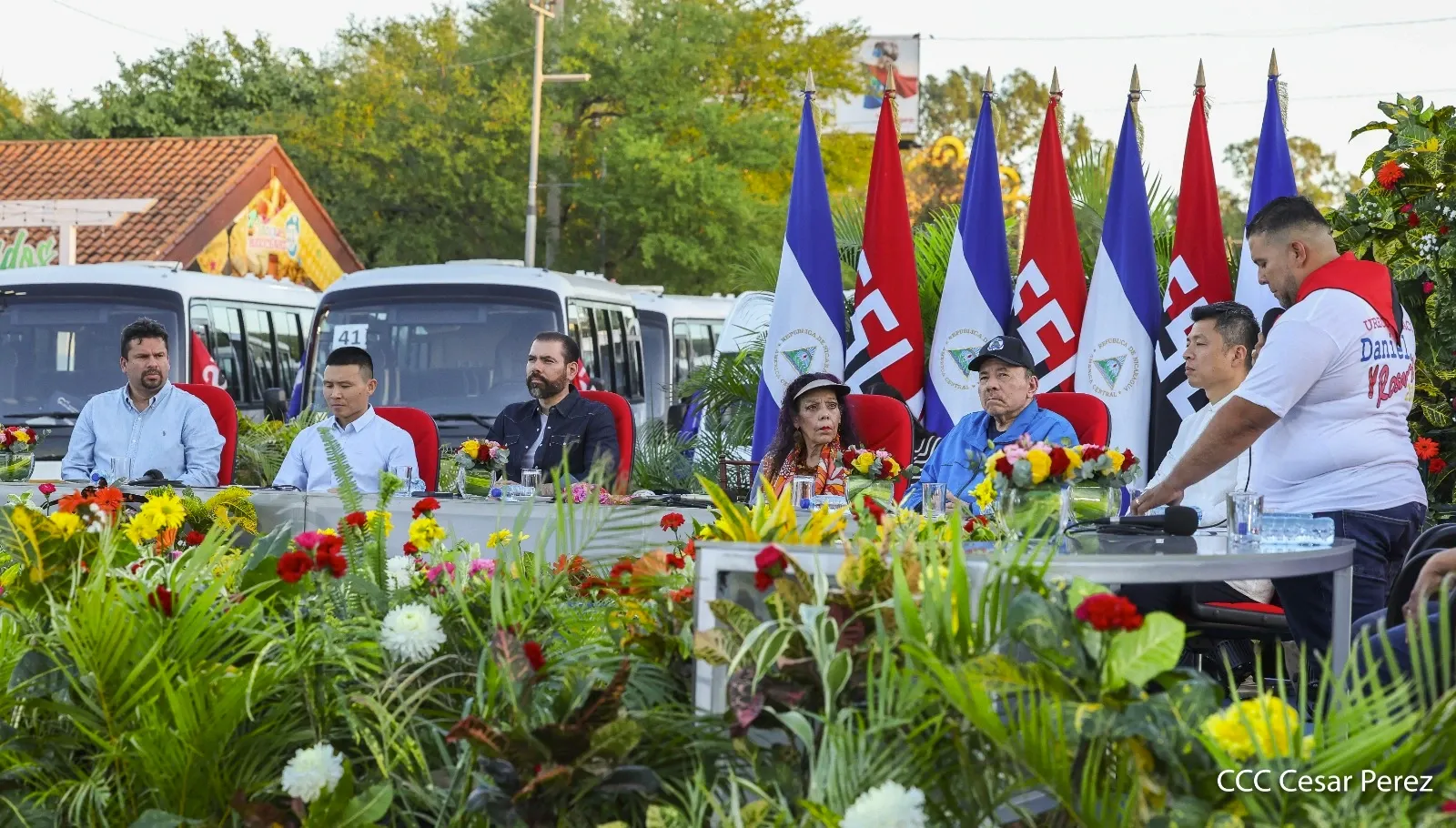 Cooperativas de Nicaragua reciben nuevas unidades de autobuses y microbuses de China