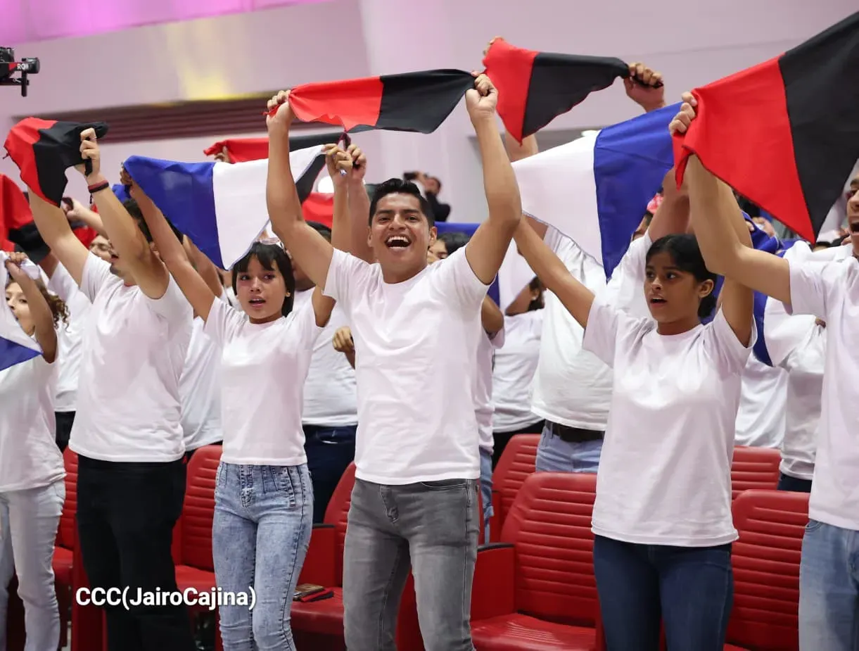 Entrega del Hospital Sandino Nuevo Amanecer en saludo al General de Hombres y Mujeres Libres