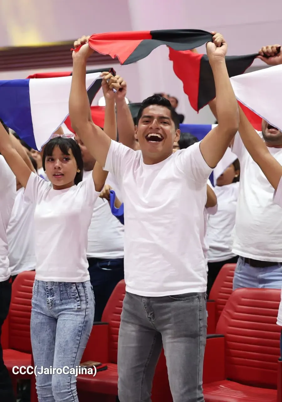 Entrega del Hospital Sandino Nuevo Amanecer en saludo al General de Hombres y Mujeres Libres