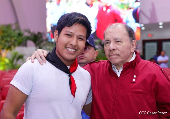 Entrega del Hospital Sandino Nuevo Amanecer en saludo al General de Hombres y Mujeres Libres