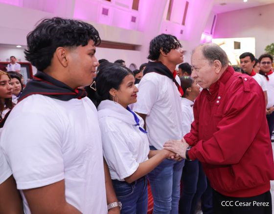 Entrega del Hospital Sandino Nuevo Amanecer en saludo al General de Hombres y Mujeres Libres