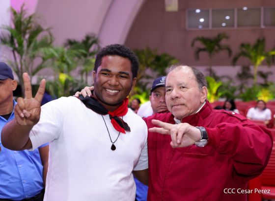 Entrega del Hospital Sandino Nuevo Amanecer en saludo al General de Hombres y Mujeres Libres