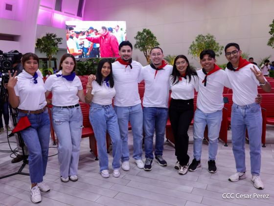 Entrega del Hospital Sandino Nuevo Amanecer en saludo al General de Hombres y Mujeres Libres