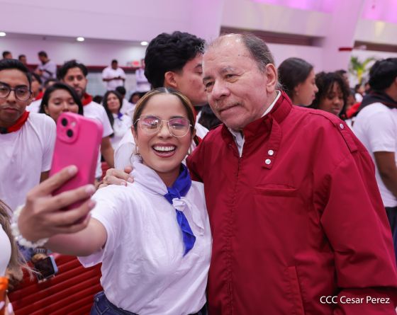 Entrega del Hospital Sandino Nuevo Amanecer en saludo al General de Hombres y Mujeres Libres