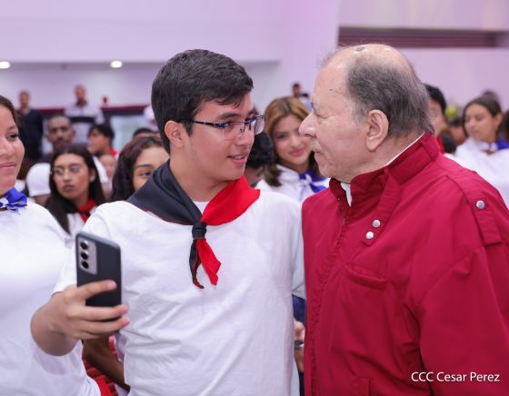 Entrega del Hospital Sandino Nuevo Amanecer en saludo al General de Hombres y Mujeres Libres