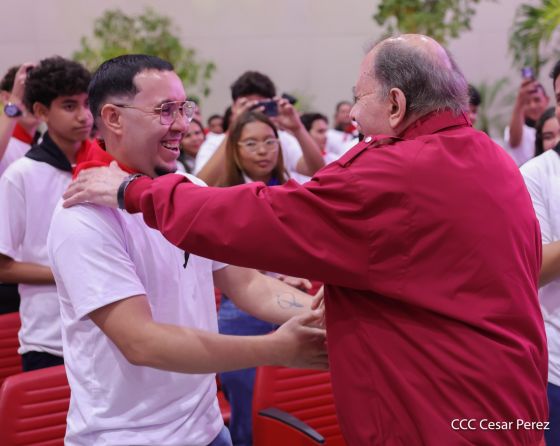 Entrega del Hospital Sandino Nuevo Amanecer en saludo al General de Hombres y Mujeres Libres