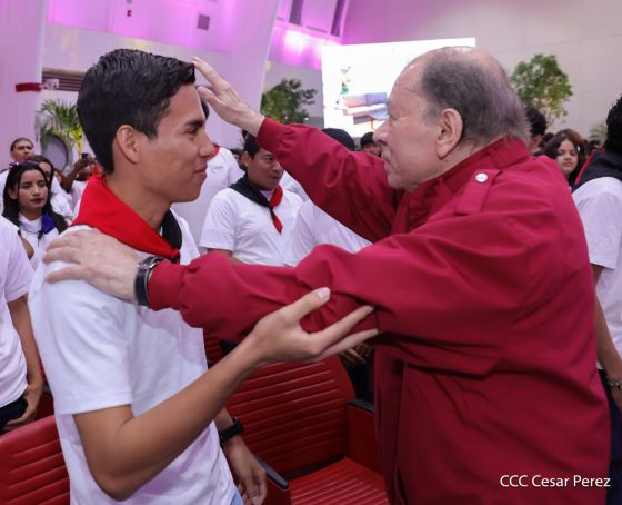 Entrega del Hospital Sandino Nuevo Amanecer en saludo al General de Hombres y Mujeres Libres