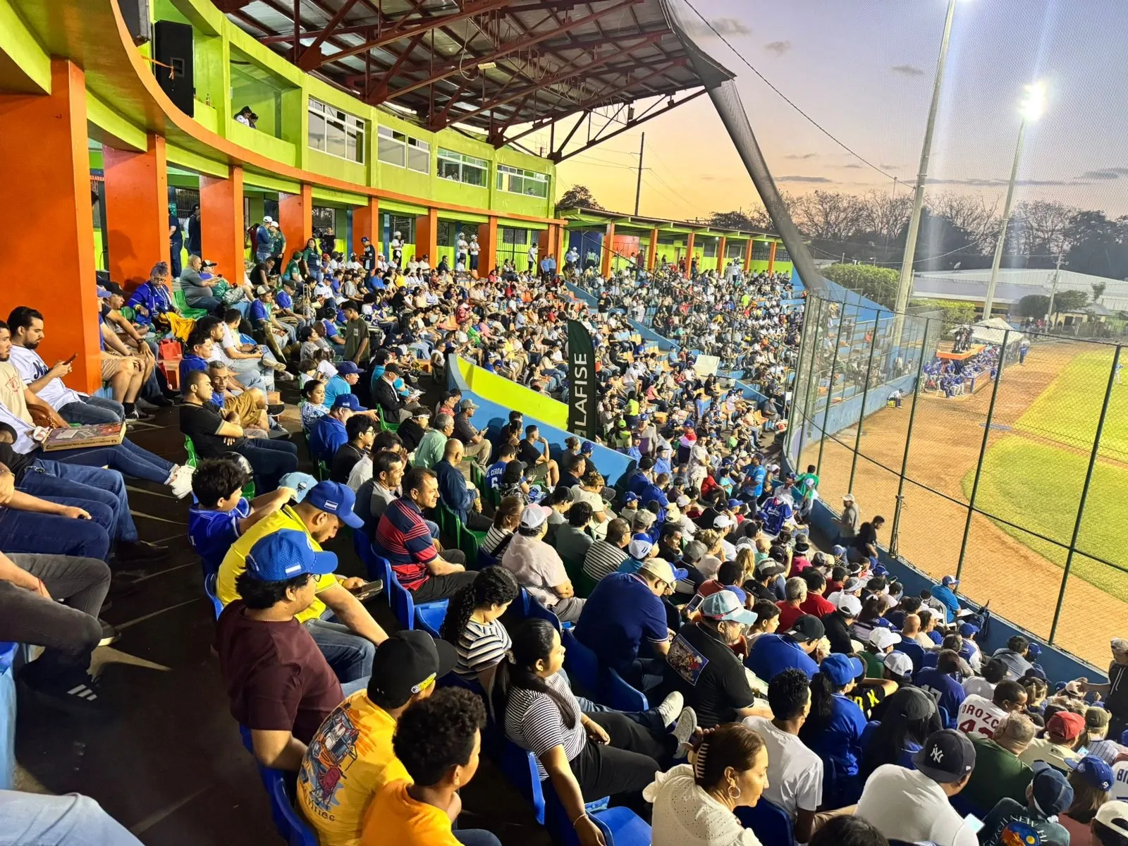 Estadio Yamil Ríos Ugarte recibe la intensidad del béisbol entre Nicaragua y Cuba