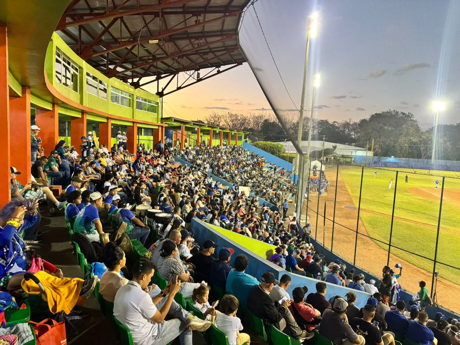 Estadio Yamil Ríos Ugarte recibe la intensidad del béisbol entre Nicaragua y Cuba