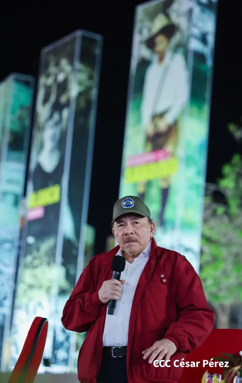 Daniel y Rosario presiden Acto Central por el Día de la Dignidad Nacional