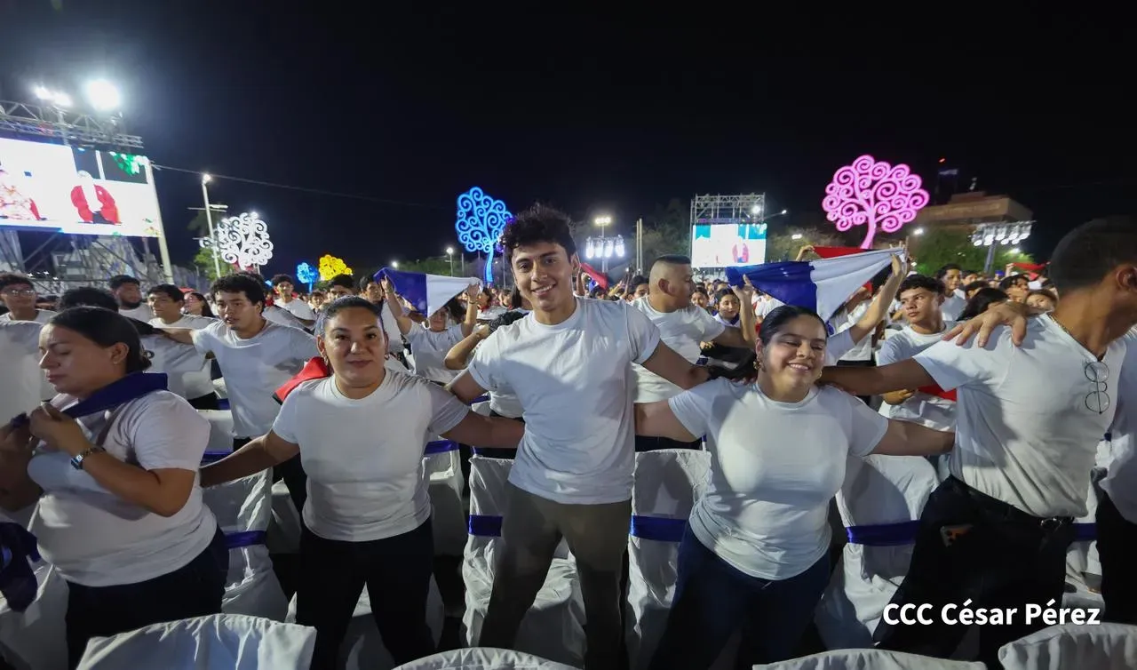 Daniel y Rosario presiden Acto Central por el Día de la Dignidad Nacional