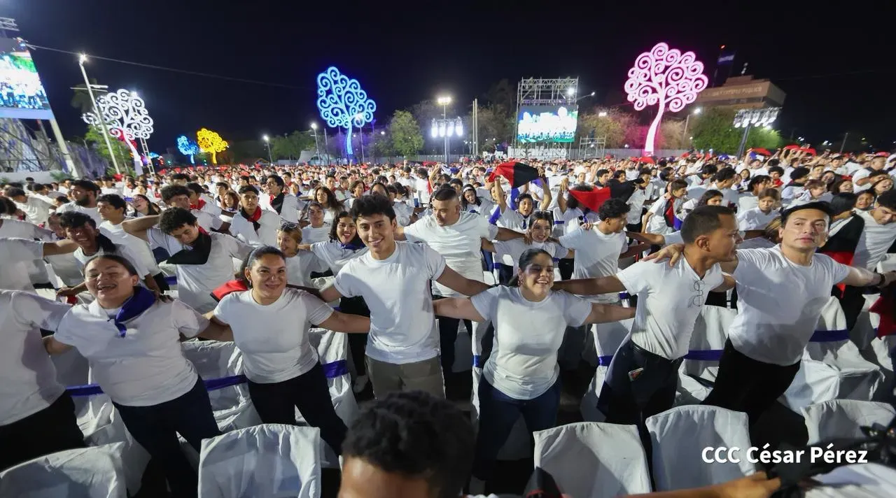 Daniel y Rosario presiden Acto Central por el Día de la Dignidad Nacional