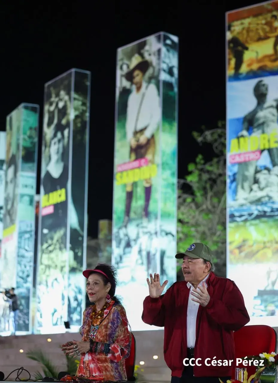 Daniel y Rosario presiden Acto Central por el Día de la Dignidad Nacional