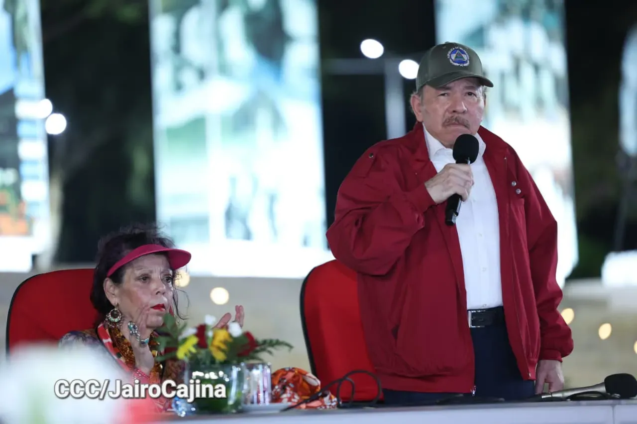 Daniel y Rosario presiden Acto Central por el Día de la Dignidad Nacional