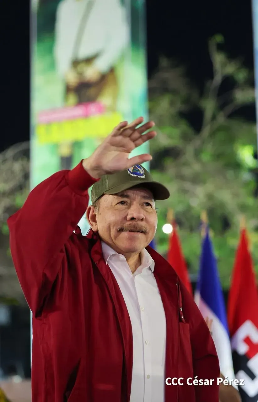 Daniel y Rosario presiden Acto Central por el Día de la Dignidad Nacional