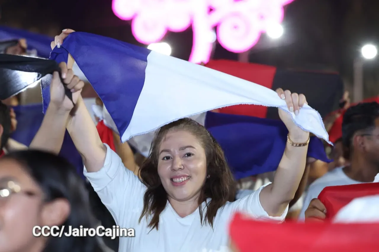 Daniel y Rosario presiden Acto Central por el Día de la Dignidad Nacional