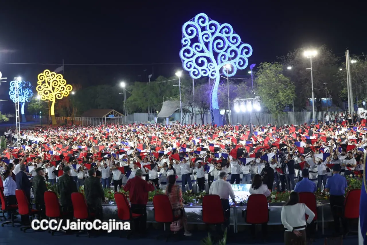 Daniel y Rosario presiden Acto Central por el Día de la Dignidad Nacional