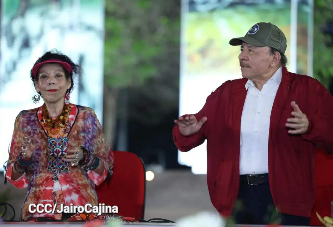 Daniel y Rosario presiden Acto Central por el Día de la Dignidad Nacional