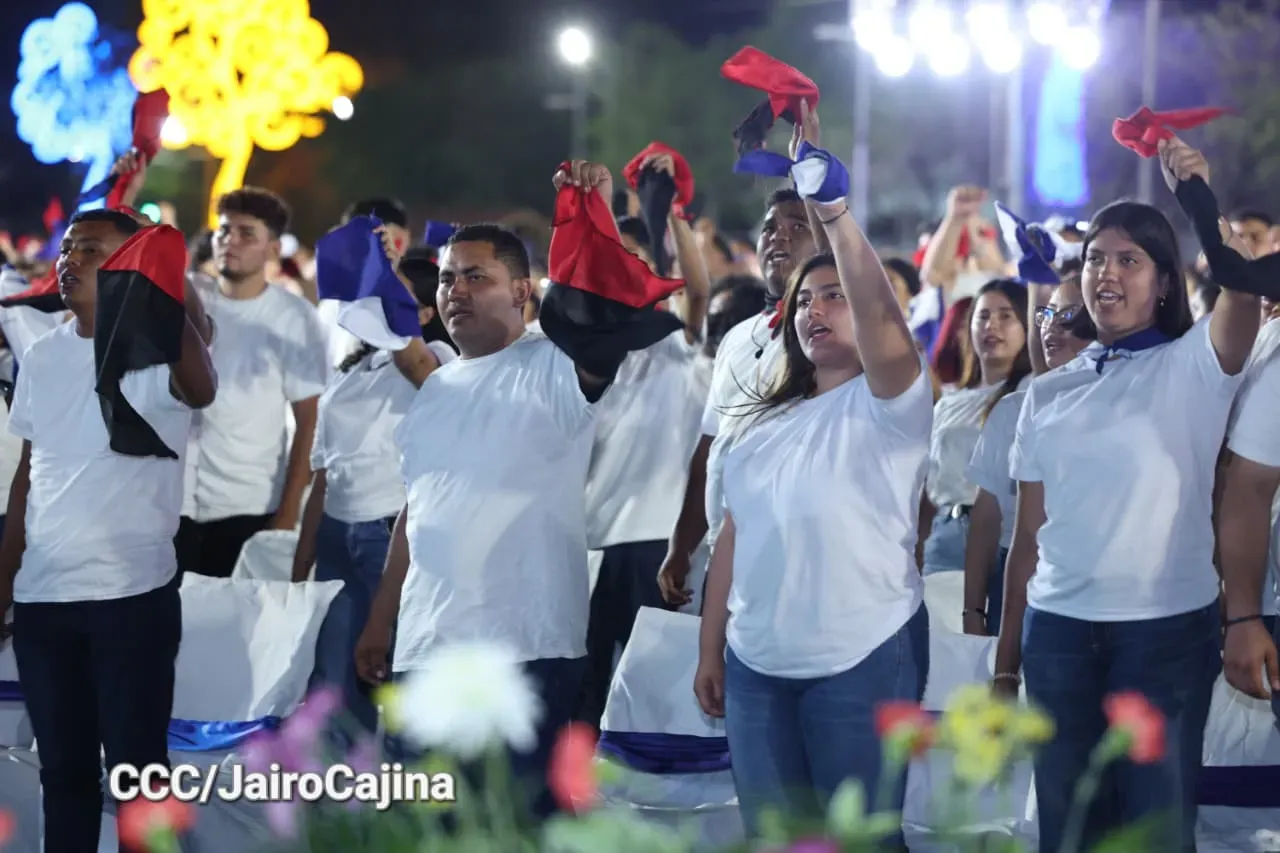 Daniel y Rosario presiden Acto Central por el Día de la Dignidad Nacional