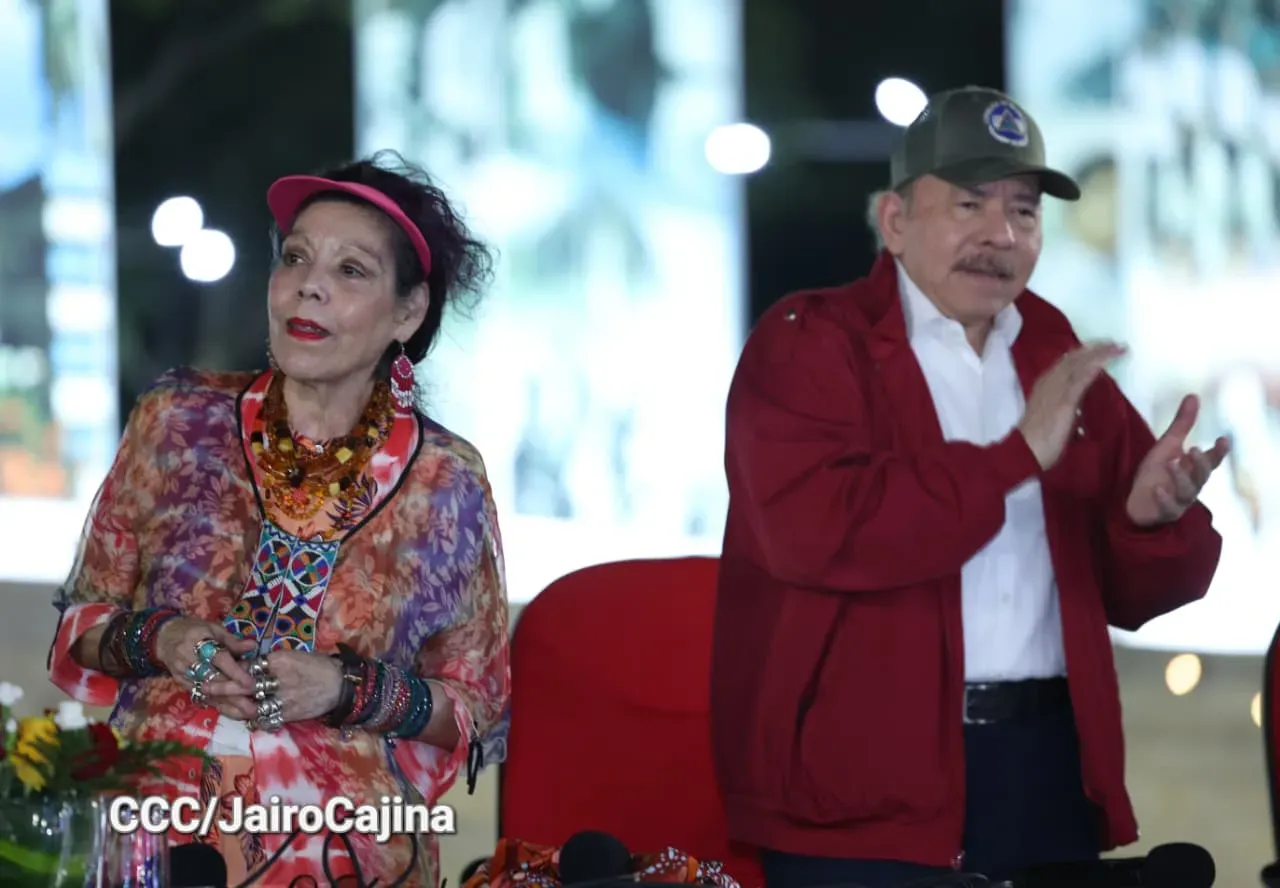 Daniel y Rosario presiden Acto Central por el Día de la Dignidad Nacional