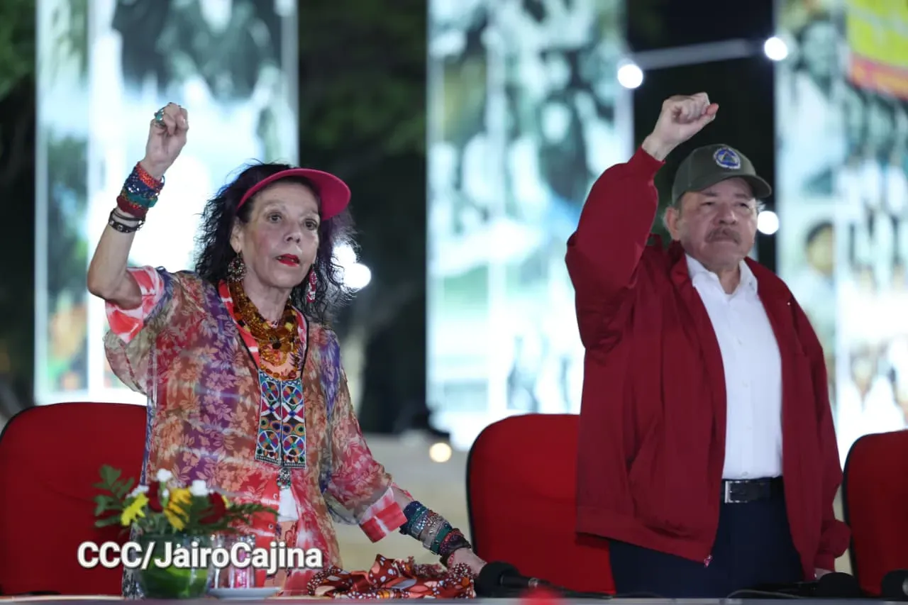Daniel y Rosario presiden Acto Central por el Día de la Dignidad Nacional