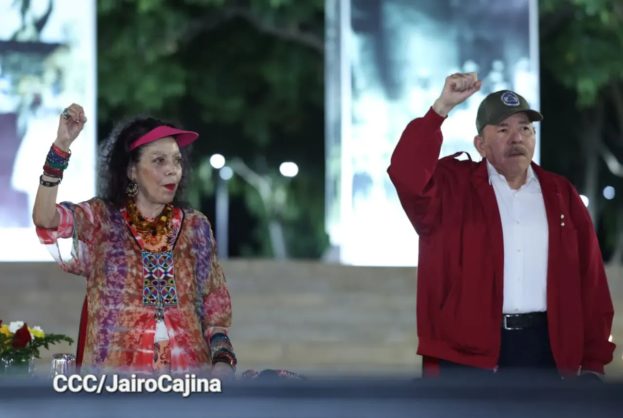 Daniel y Rosario presiden Acto Central por el Día de la Dignidad Nacional