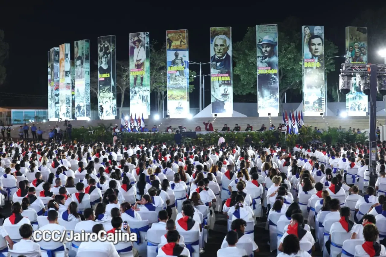 Daniel y Rosario presiden Acto Central por el Día de la Dignidad Nacional
