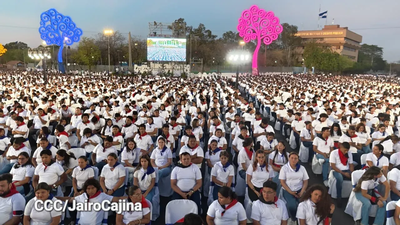 Daniel y Rosario presiden Acto Central por el Día de la Dignidad Nacional