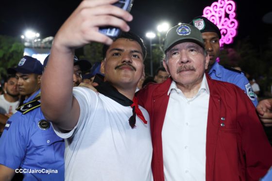 Daniel y Rosario presiden Acto Central por el Día de la Dignidad Nacional