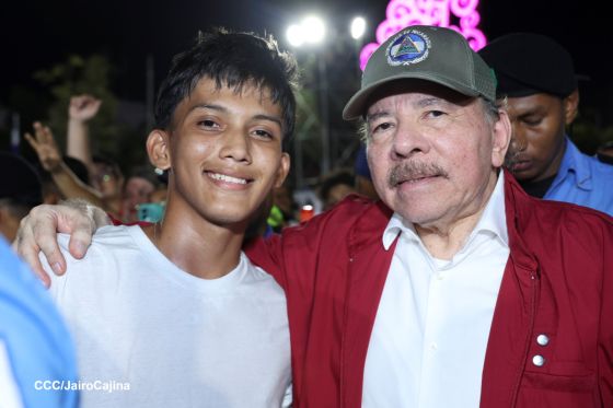 Daniel y Rosario presiden Acto Central por el Día de la Dignidad Nacional