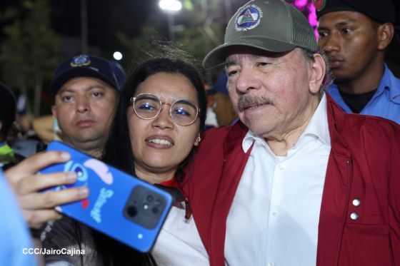 Daniel y Rosario presiden Acto Central por el Día de la Dignidad Nacional