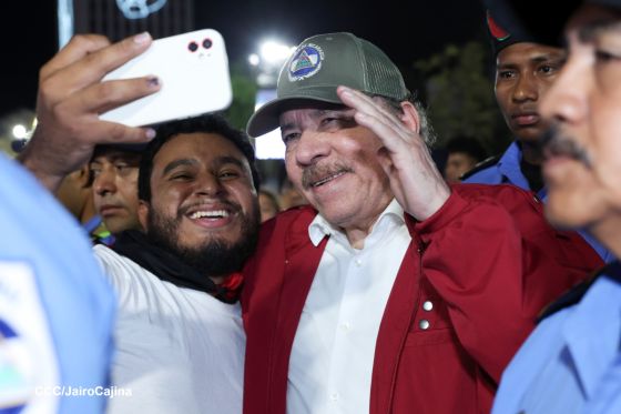 Daniel y Rosario presiden Acto Central por el Día de la Dignidad Nacional