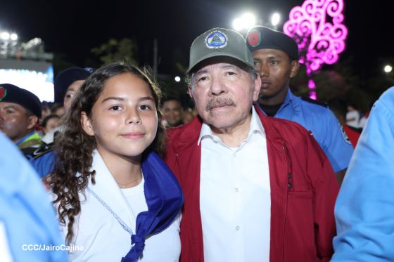 Daniel y Rosario presiden Acto Central por el Día de la Dignidad Nacional