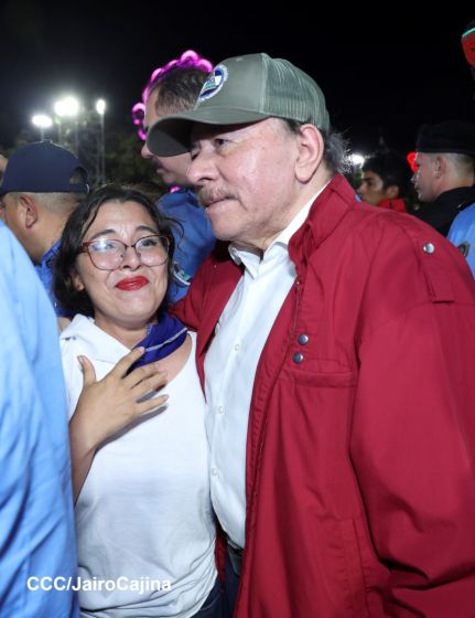 Daniel y Rosario presiden Acto Central por el Día de la Dignidad Nacional