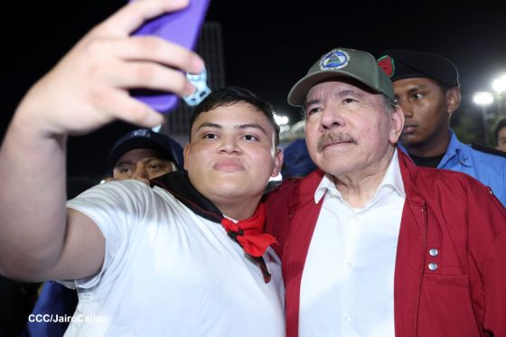 Daniel y Rosario presiden Acto Central por el Día de la Dignidad Nacional