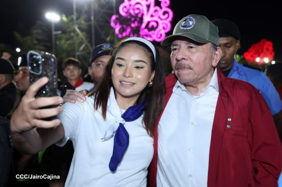 Daniel y Rosario presiden Acto Central por el Día de la Dignidad Nacional